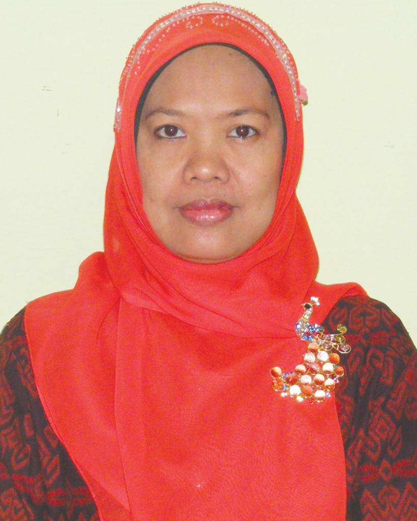 Hj. Bertha Khoiriyati, S.Pd. ( Guru Matematika )