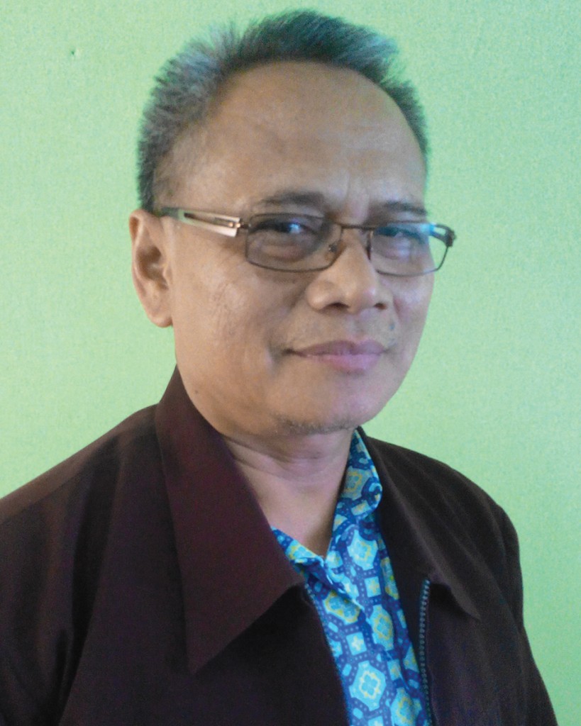 Drs. Syamsul Hudiono ( Guru Ilmu Pengetahuan Alam )