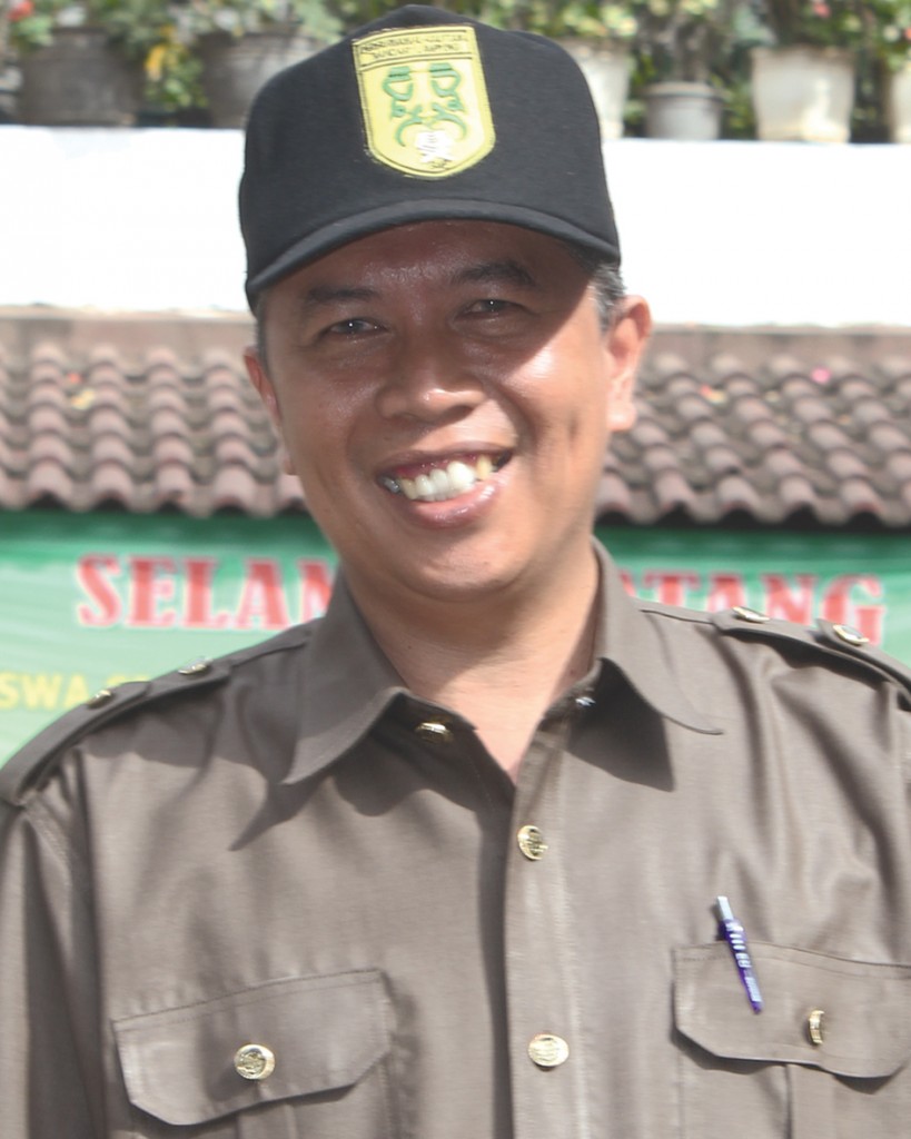 Drs. Yudistiro ( Guru Ilmu Pengetahuan Alam )