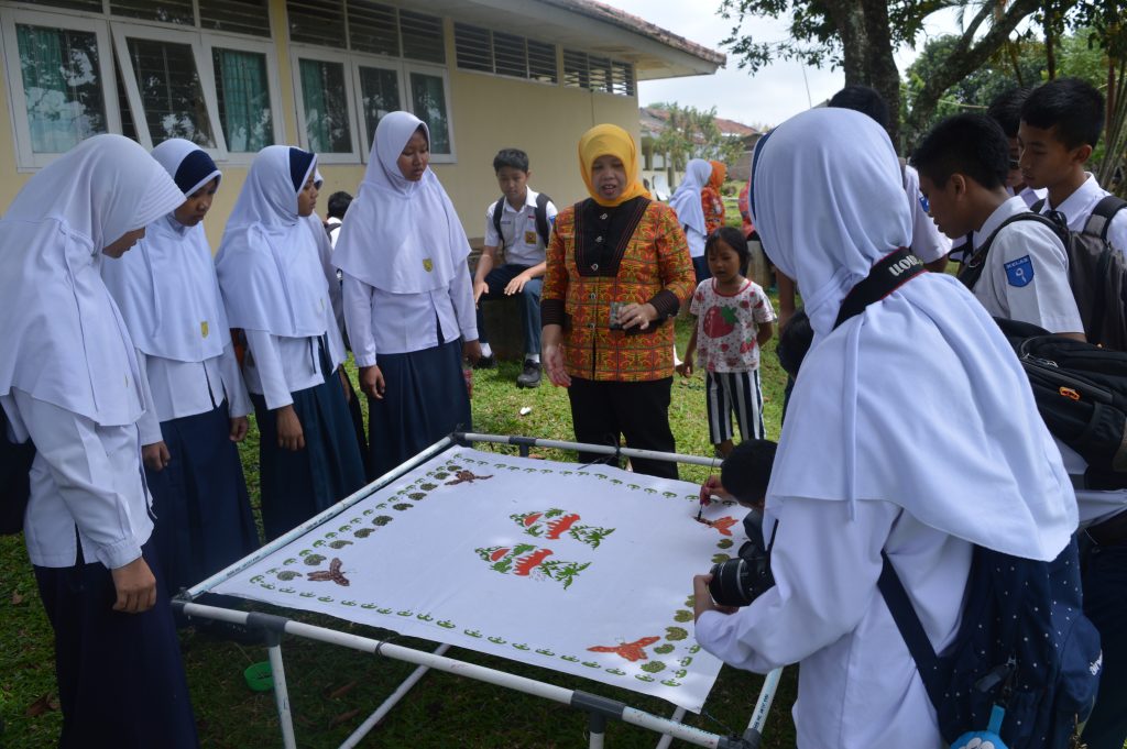 SMP Al Kautsar melaksanakan Outdoor Study ke Sekolah Luar Biasa (SLB) Kemiling