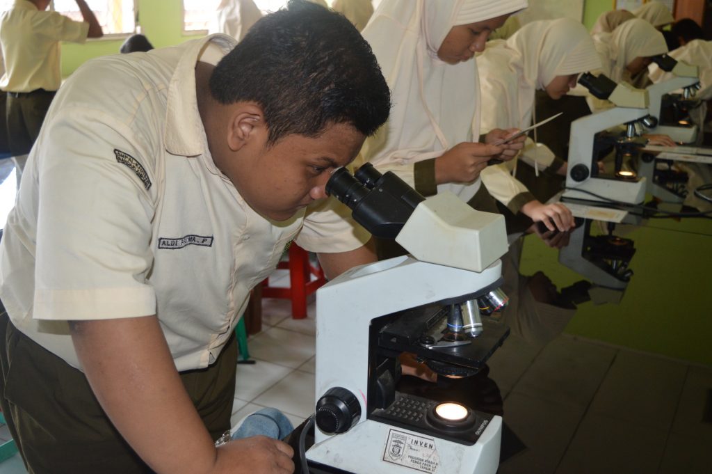 SMP Al Kautsar melaksanakan Outdoor Study ke Poltekes